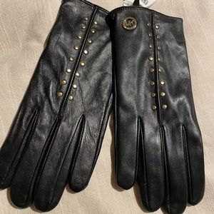 Michael Amir’s tech touch leather gloves